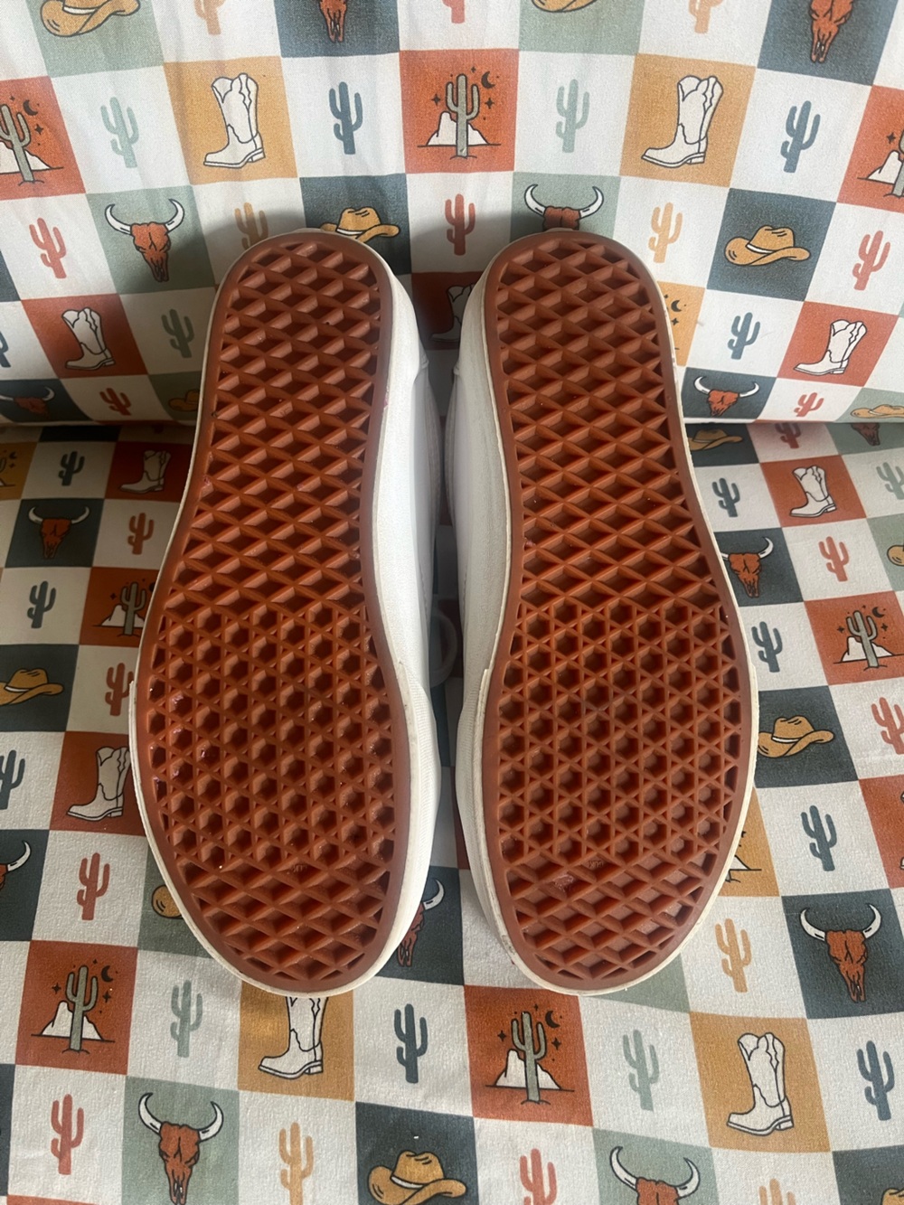 Vans Classic Low-Top Leather Sneakers in White - Picture 2 of 6